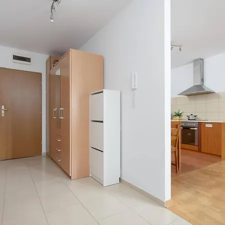 Spacious With A Balcony And Workspace Close To Downtown By Renters * Warsaw