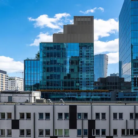 Apartment Spacious With A Balcony And Workspace Close To Downtown By Renters Warsaw