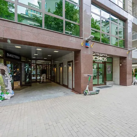 Apartment Spacious With A Balcony And Workspace Close To Downtown By Renters Warsaw